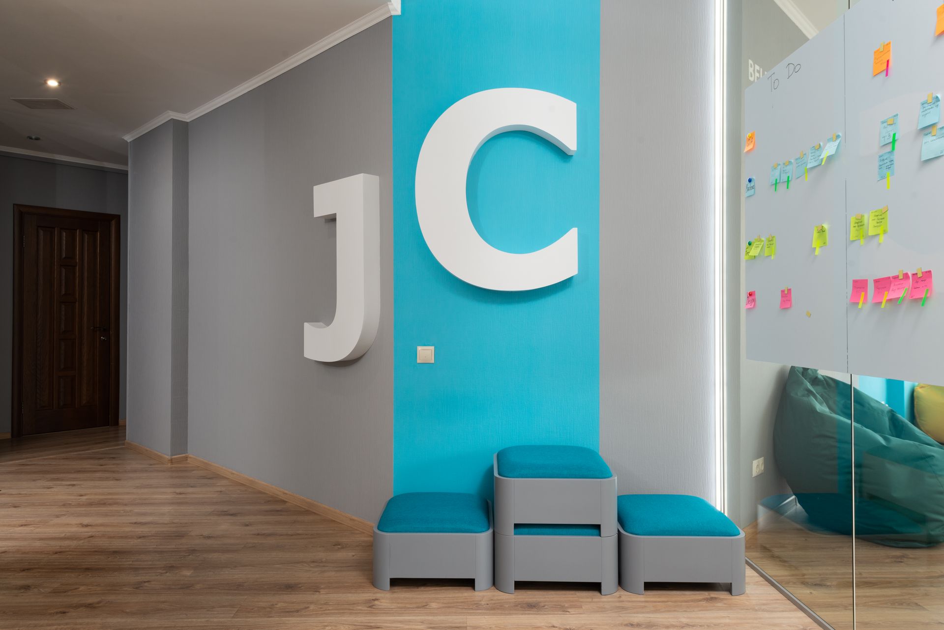Branding & Visual Communication